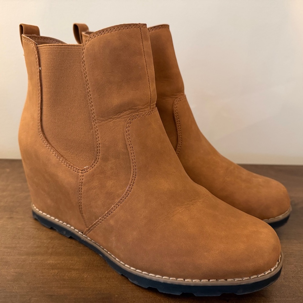 Like new Women's Tan Rust Brown Ankle Wedge Boots sz 12 W Wide